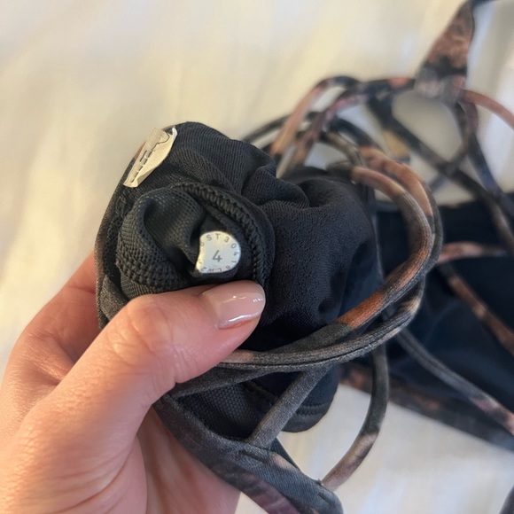 lululemon free to be wild bra - Picture 2 of 3